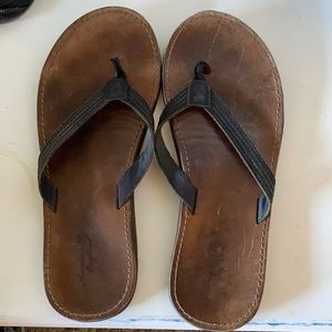 American Eagle flip flops